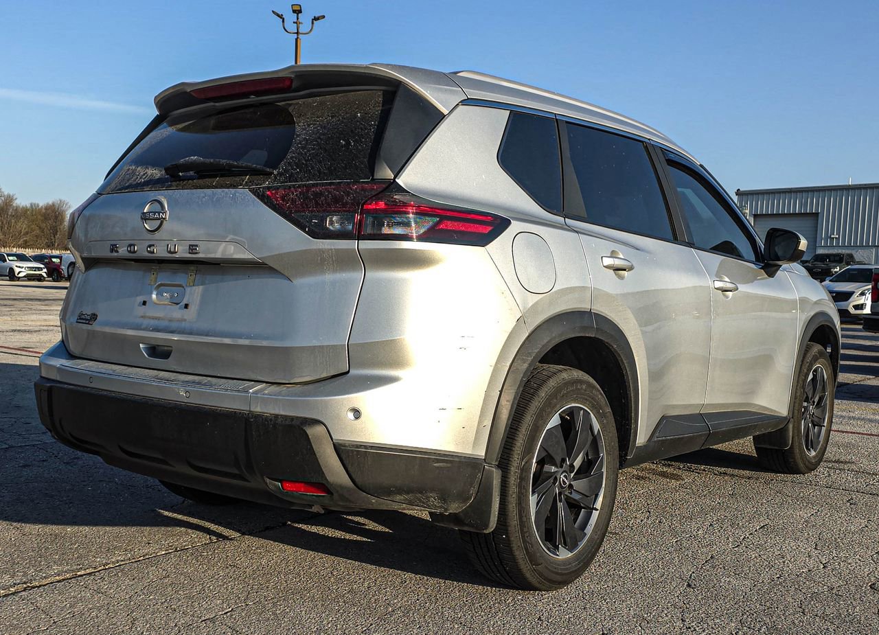 Used 2025 Nissan Rogue SV w/ SV Premium Package image 6