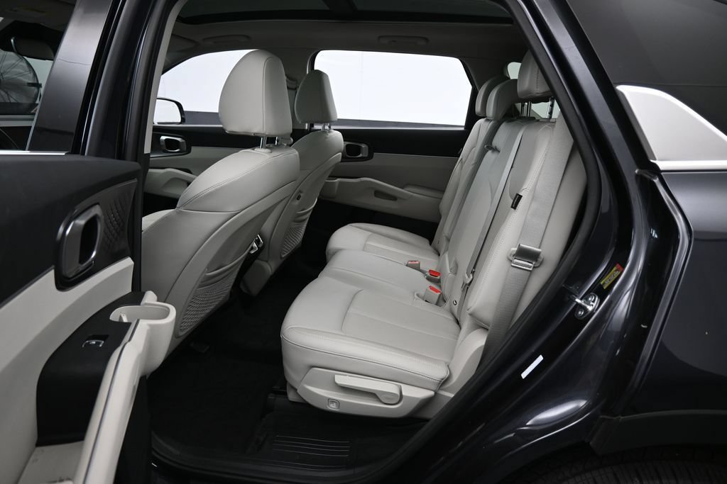Used 2025 Kia Sorento S w/ Panoramic Sunroof Package FWD image 35
