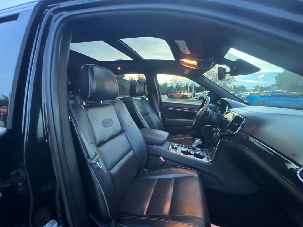Used 2020 Jeep Grand Cherokee Overland AWD/4WD image 23