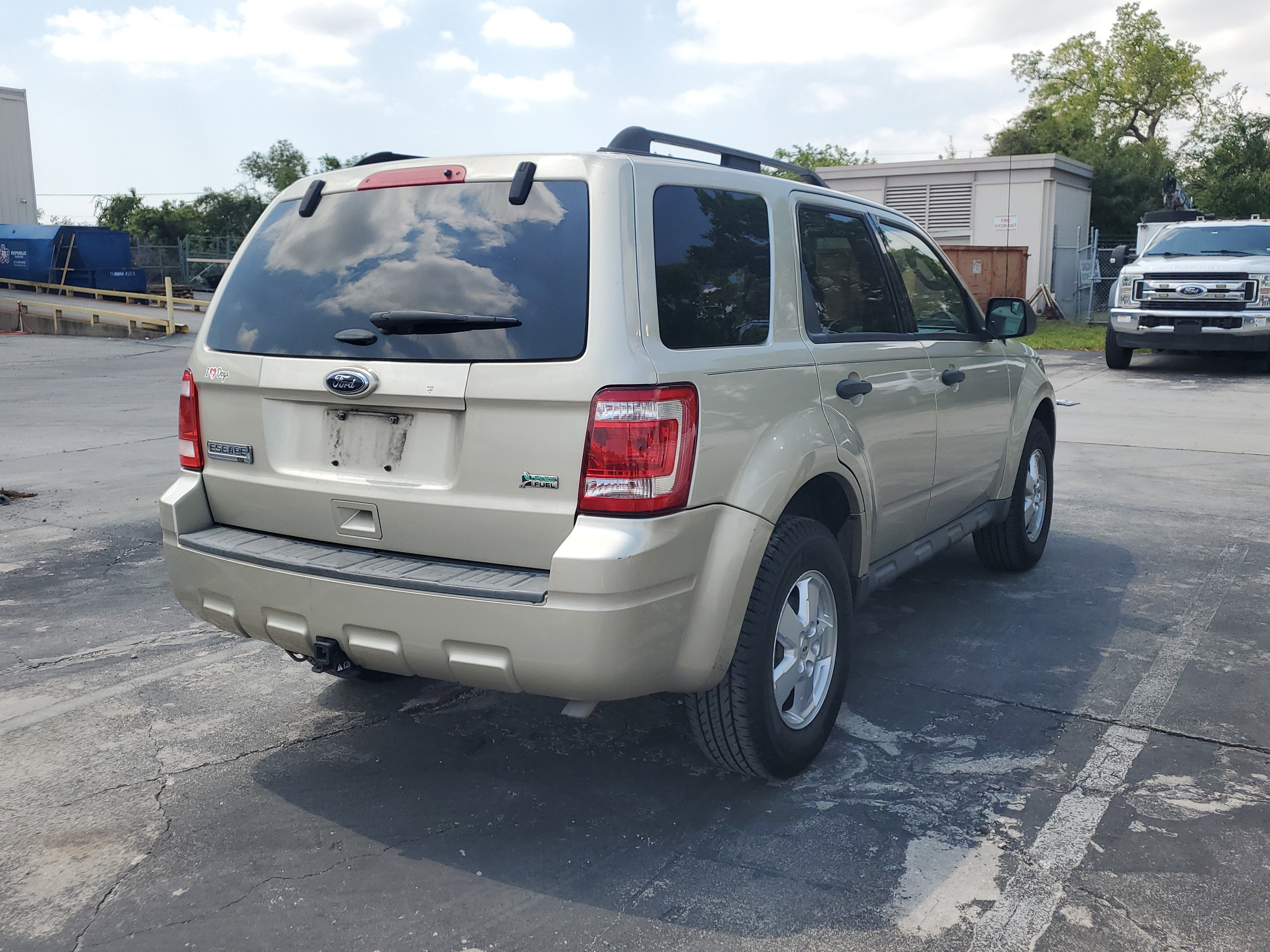 Used 2011 Ford Escape XLT w/ Class II Trailer Tow Pkg image 5
