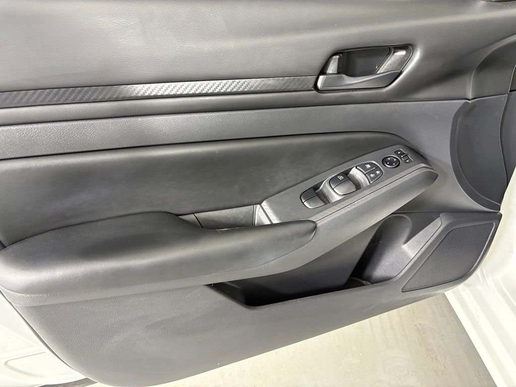 Used 2025 Nissan Altima 2.5 S FWD image 13