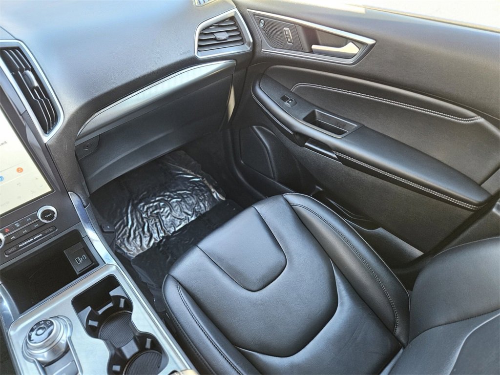 Used 2022 Ford Edge Titanium image 11