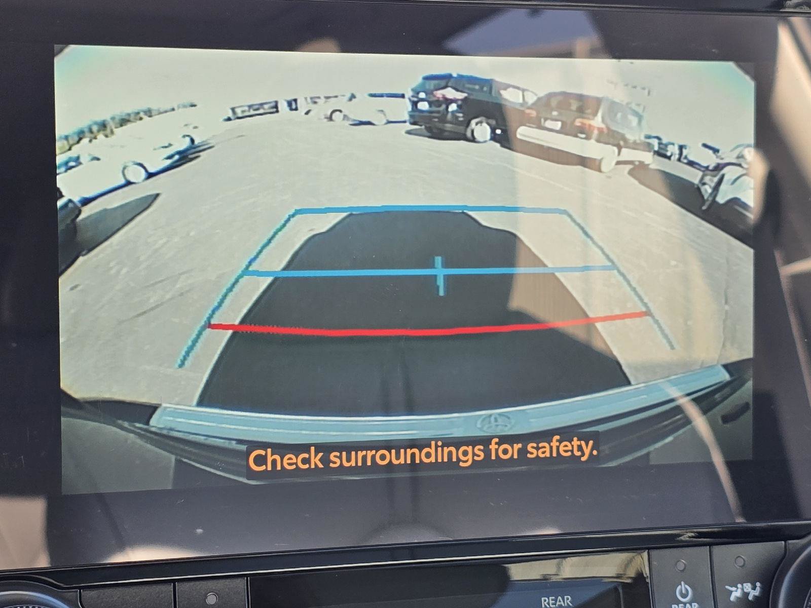 Used 2025 Toyota Highlander XLE AWD/4WD image 25
