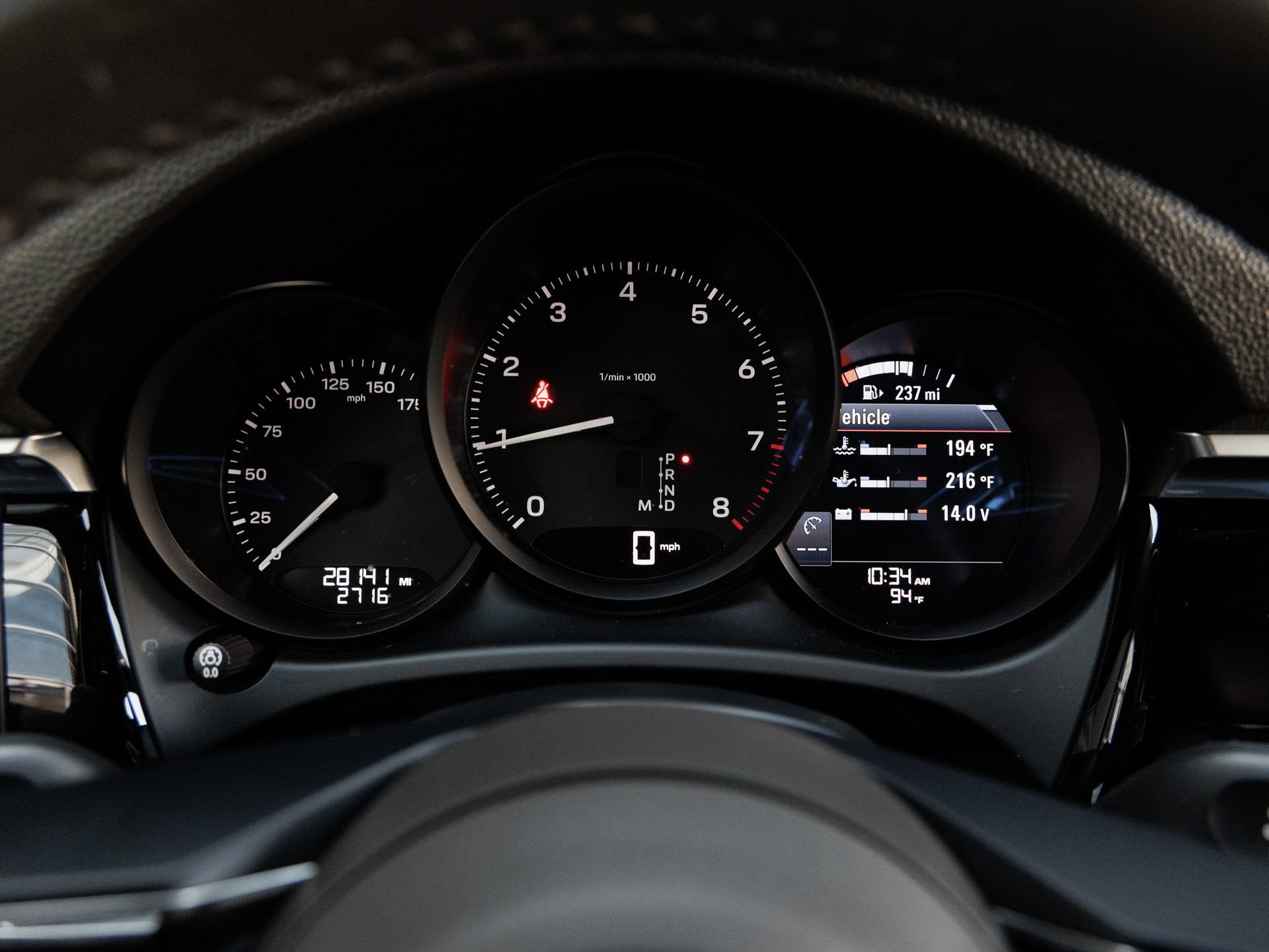 Certified 2022 Porsche Macan AWD/4WD image 17