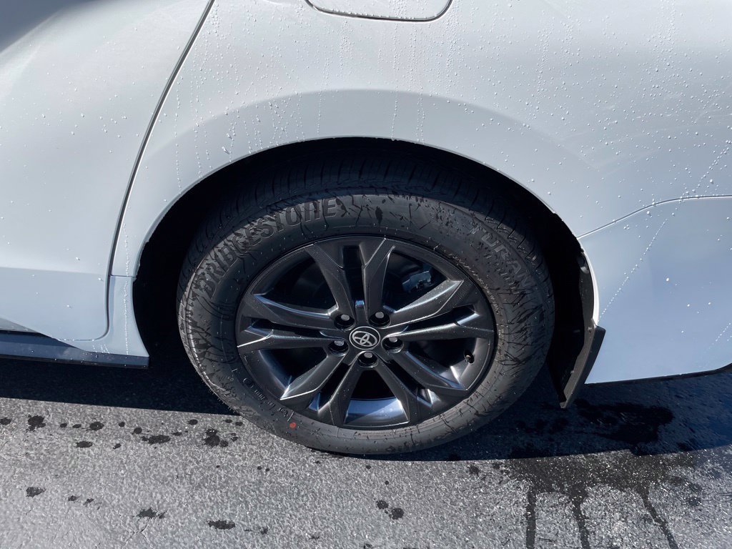 New 2026 Toyota Sienna XSE AWD/4WD image 7