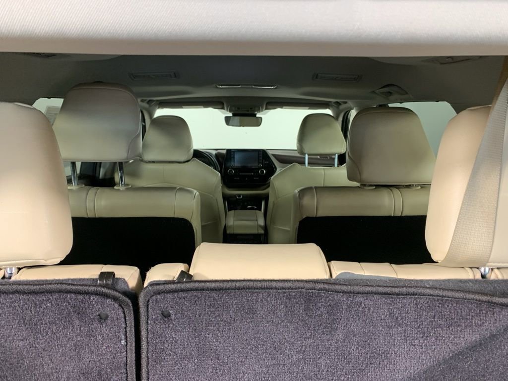 Used 2022 Toyota Highlander XLE FWD image 15