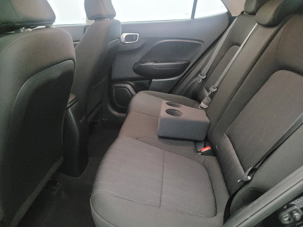 Used 2024 Hyundai Venue SE image 18