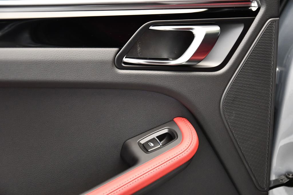 Used 2025 Porsche Macan Turbo image 44