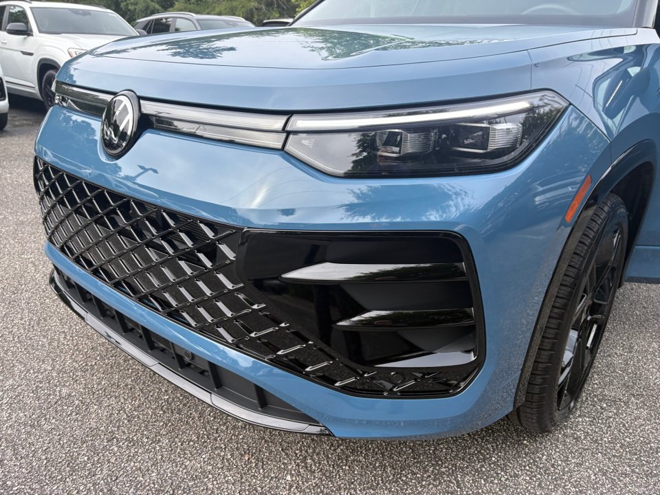 Certified 2026 Volkswagen Tiguan SE R-Line AWD/4WD image 26
