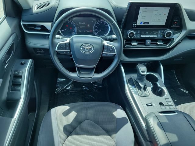 Used 2024 Toyota Highlander LE FWD image 10