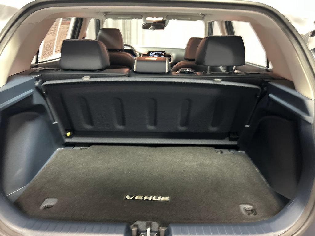Used 2023 Hyundai Venue Limited FWD image 22