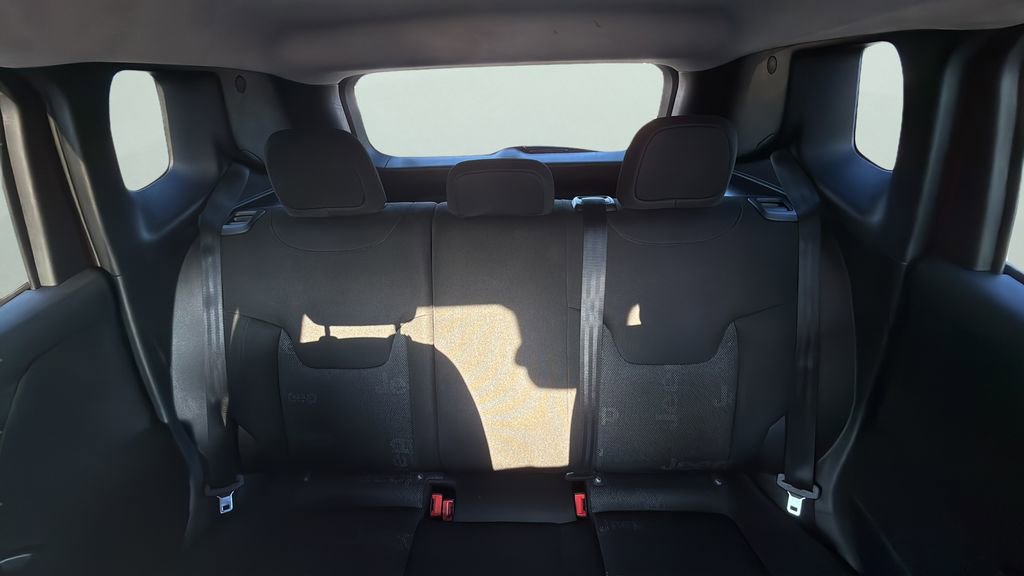 Used 2017 Jeep Renegade Latitude image 11