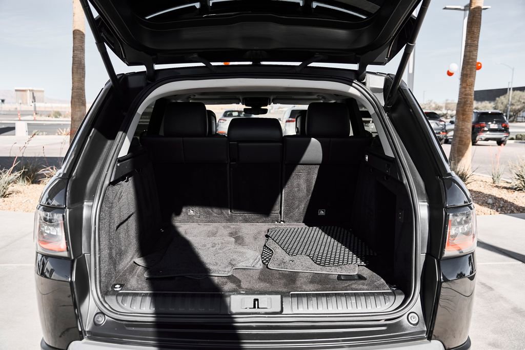 Used 2020 Land Rover Range Rover Sport SE image 8