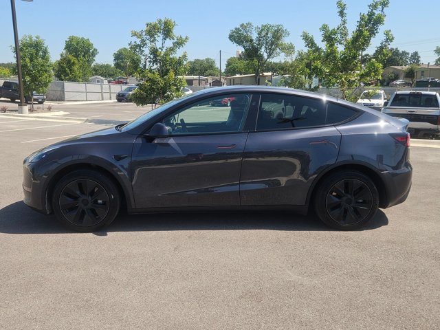 Used 2025 Tesla Model Y Long Range RWD image 9
