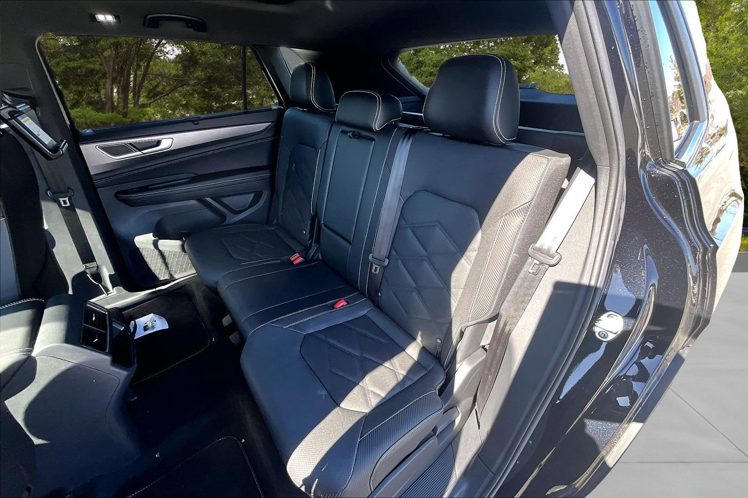 Used 2024 Volkswagen Atlas Cross Sport SE w/ Panoramic Sunroof Package image 23