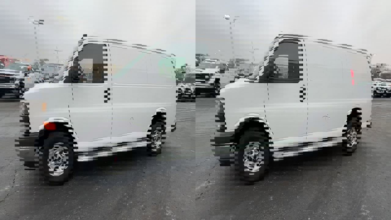 Used 2024 GMC Savana 2500 w/ Driver Convenience Package image 4