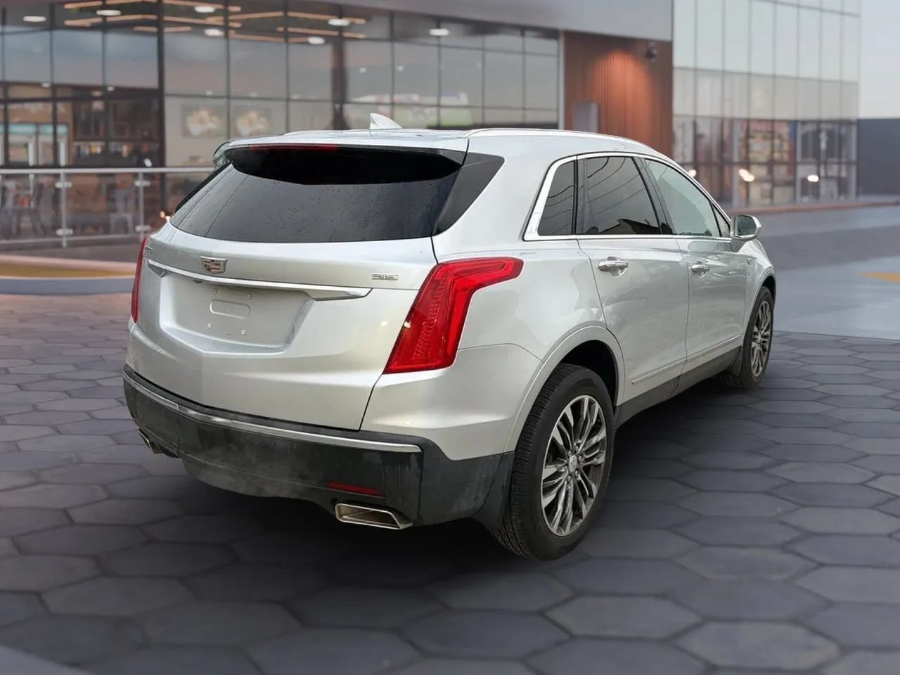 Used 2017 Cadillac XT5 Premium Luxury FWD image 11