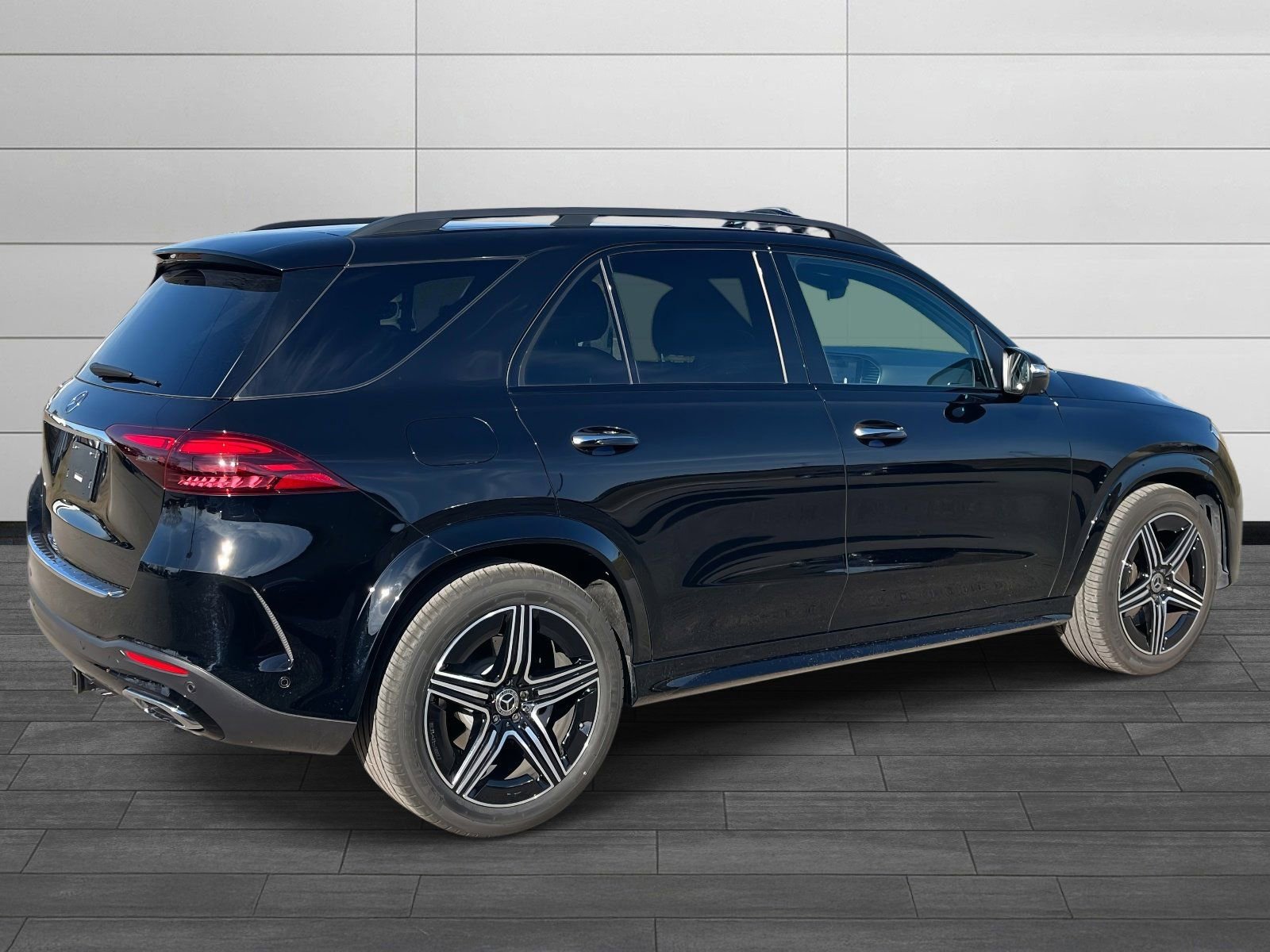 Used 2025 Mercedes-Benz GLE 350 4MATIC image 3