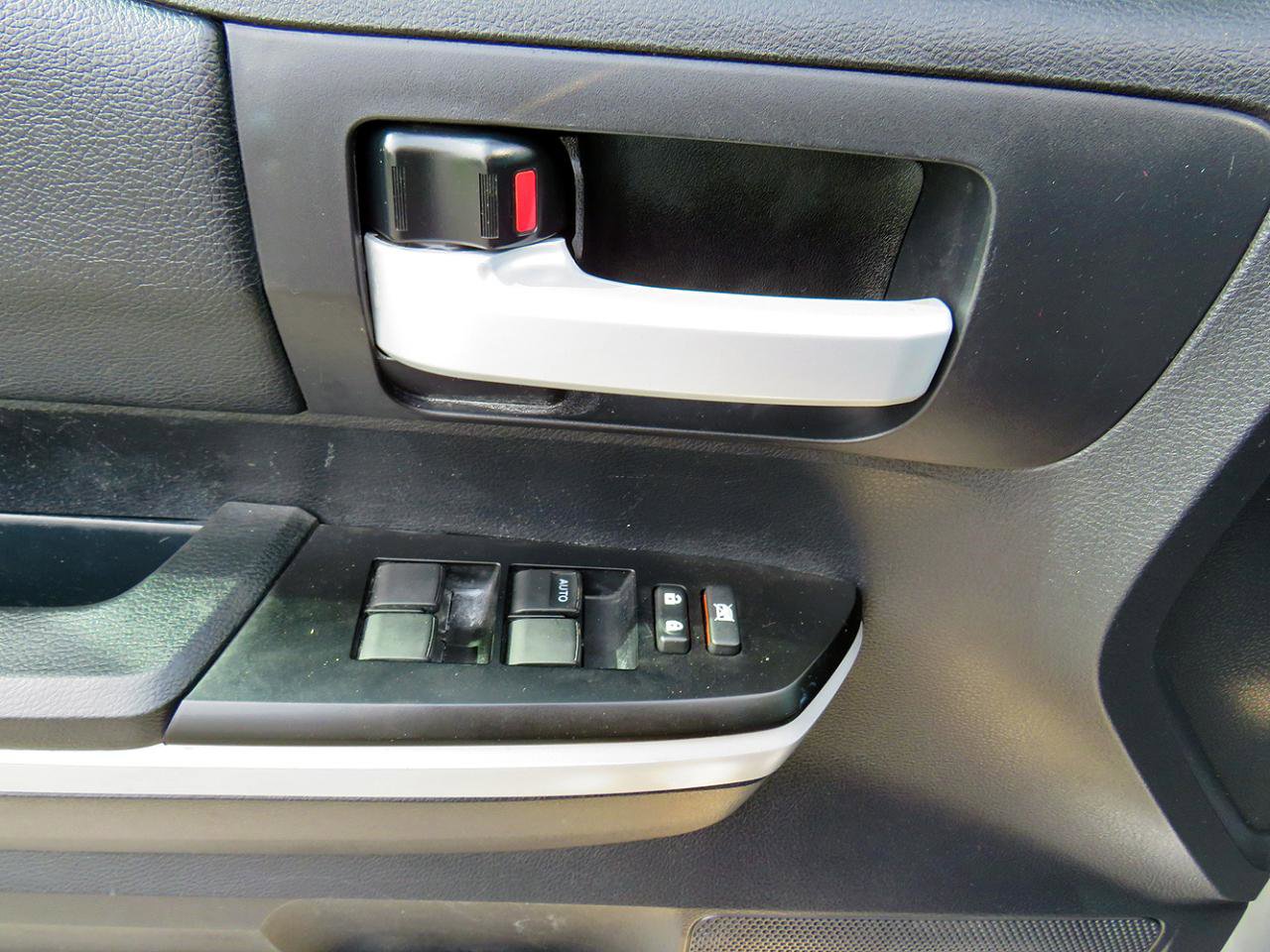 Used 2019 Toyota Tundra SR5 w/ SR5 Upgrade Package image 23