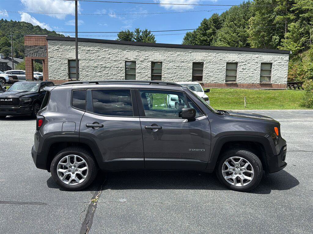 Used 2017 Jeep Renegade Latitude AWD/4WD image 38