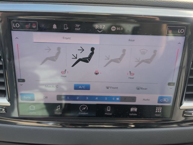 Used 2024 Chrysler Pacifica Touring-L FWD image 16