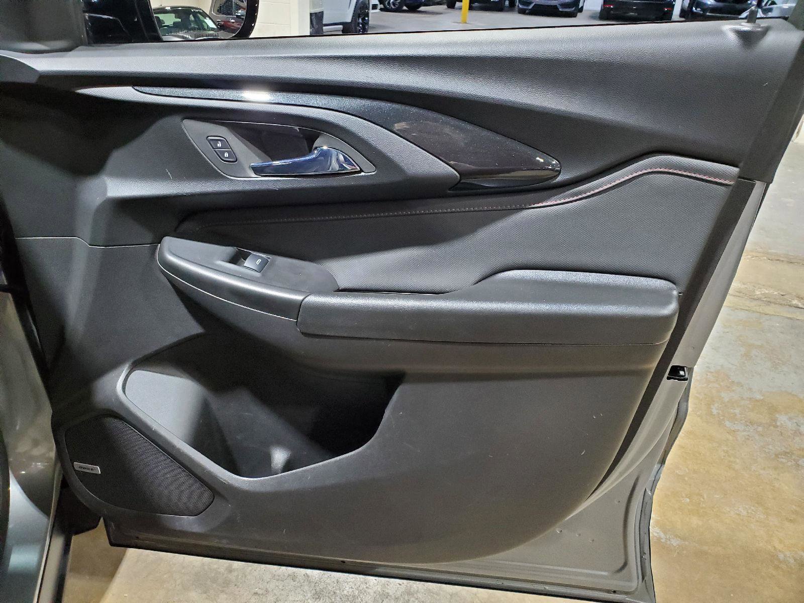 Used 2023 Chevrolet TrailBlazer RS w/ Sun and Liftgate Package image 17