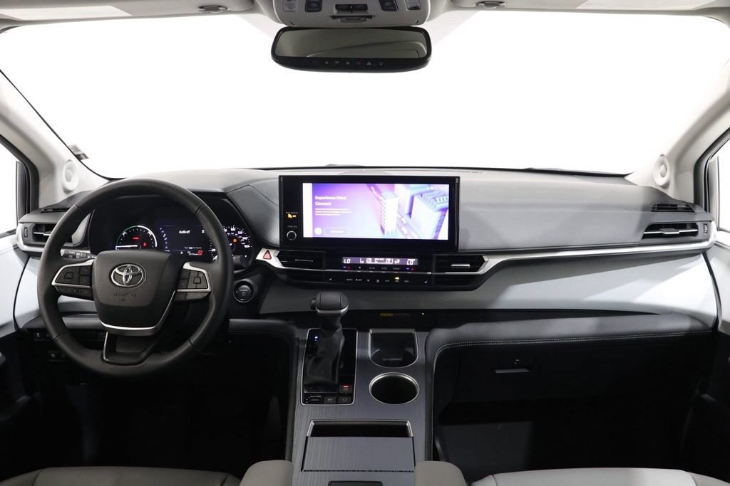 Used 2025 Toyota Sienna XLE w/ XLE Plus Package AWD/4WD image 16