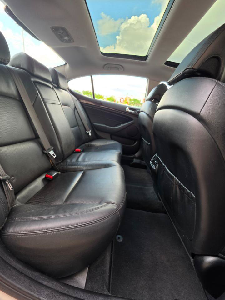 Used 2016 Kia Cadenza Premium FWD image 14