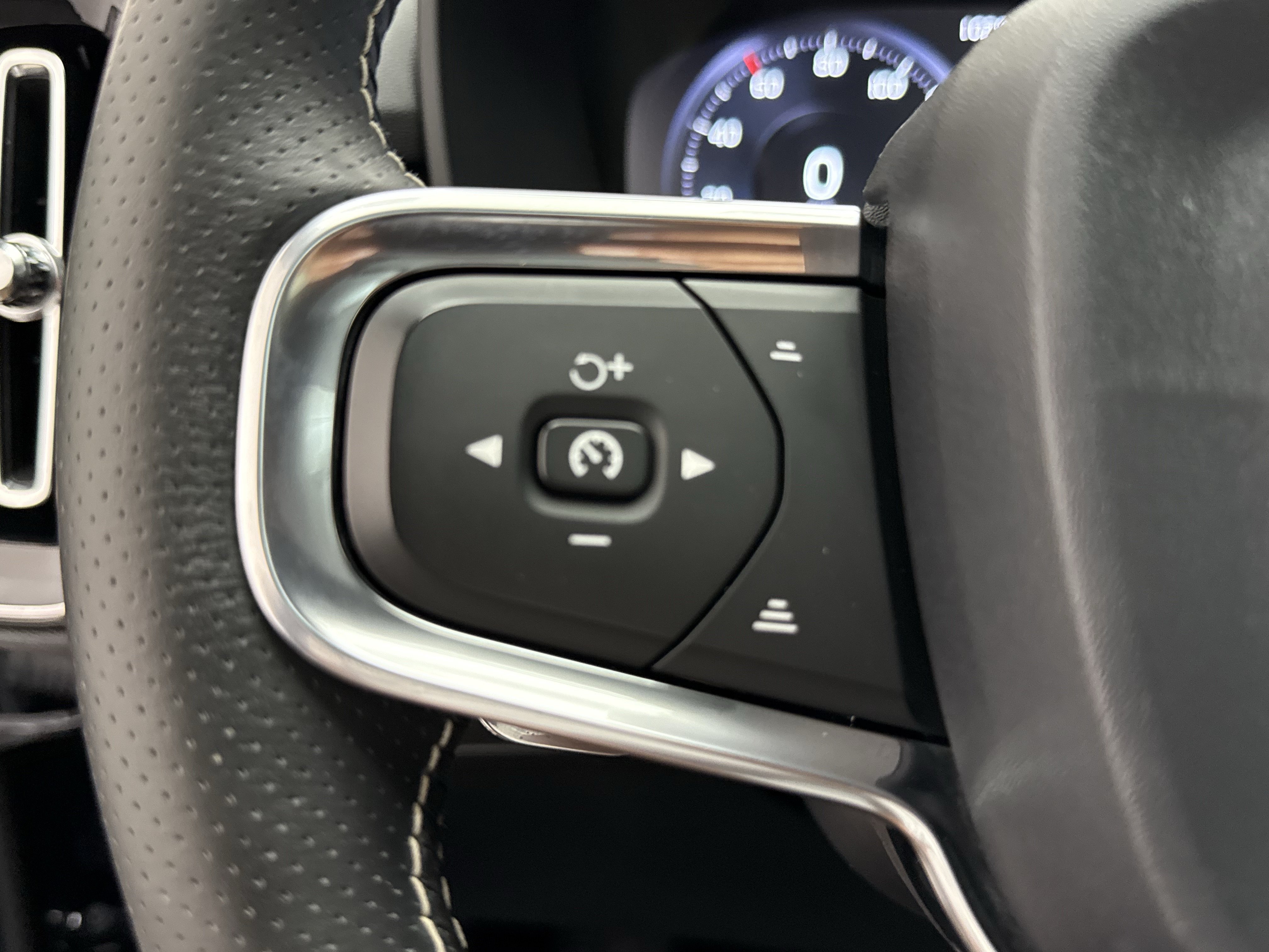 Used 2019 Volvo XC40 T5 R-Design AWD/4WD image 19