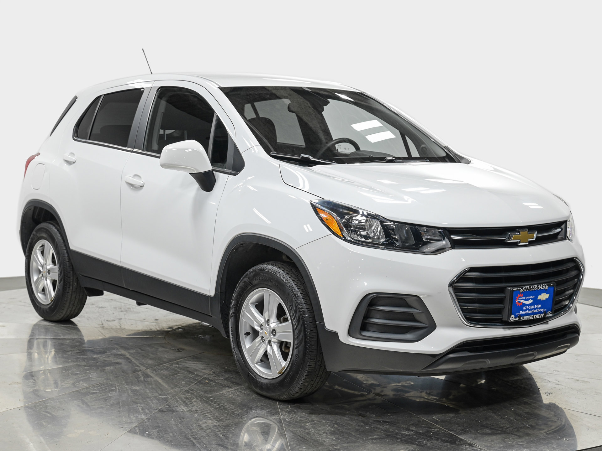 Used 2022 Chevrolet Trax LS w/ Tint and Cruise Package AWD/4WD image 11