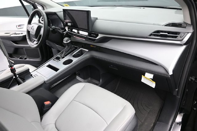 Certified 2026 Toyota Sienna XLE AWD/4WD image 22