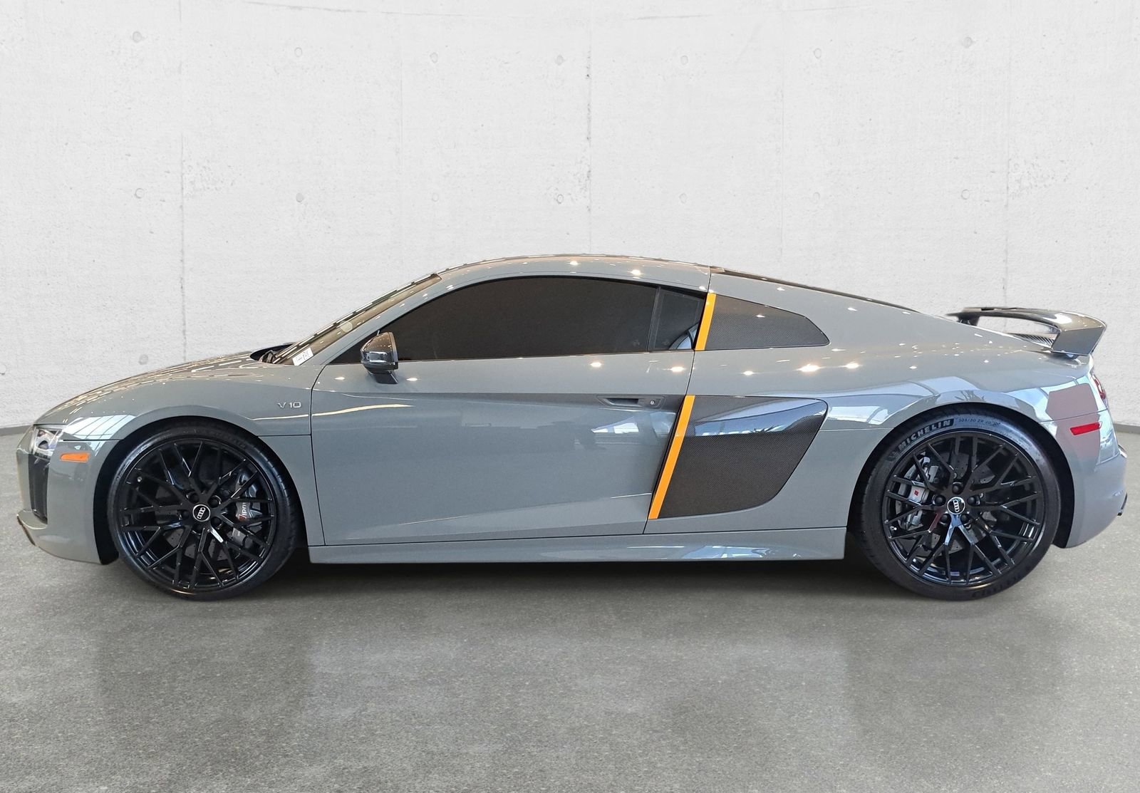 Used 2017 Audi R8 V10 plus w/ Full Leather Package AWD/4WD image 8
