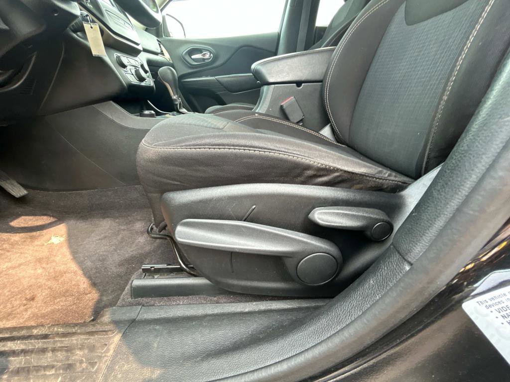 Used 2016 Jeep Cherokee Latitude image 16
