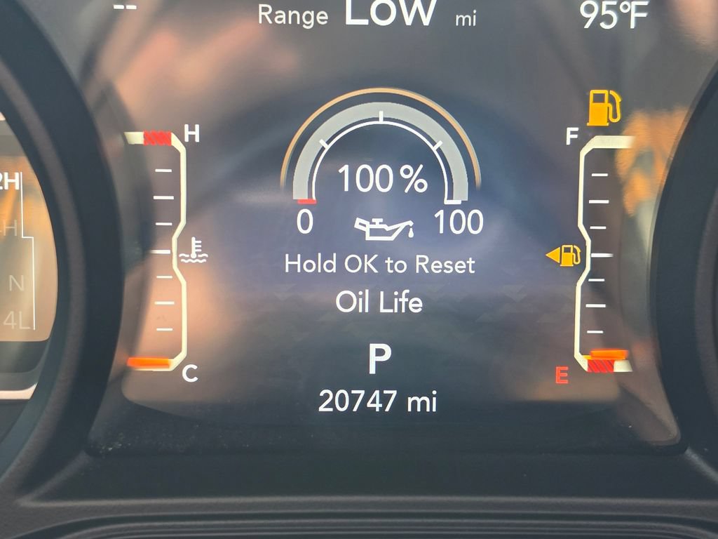 Used 2024 Jeep Gladiator Mojave AWD/4WD image 11
