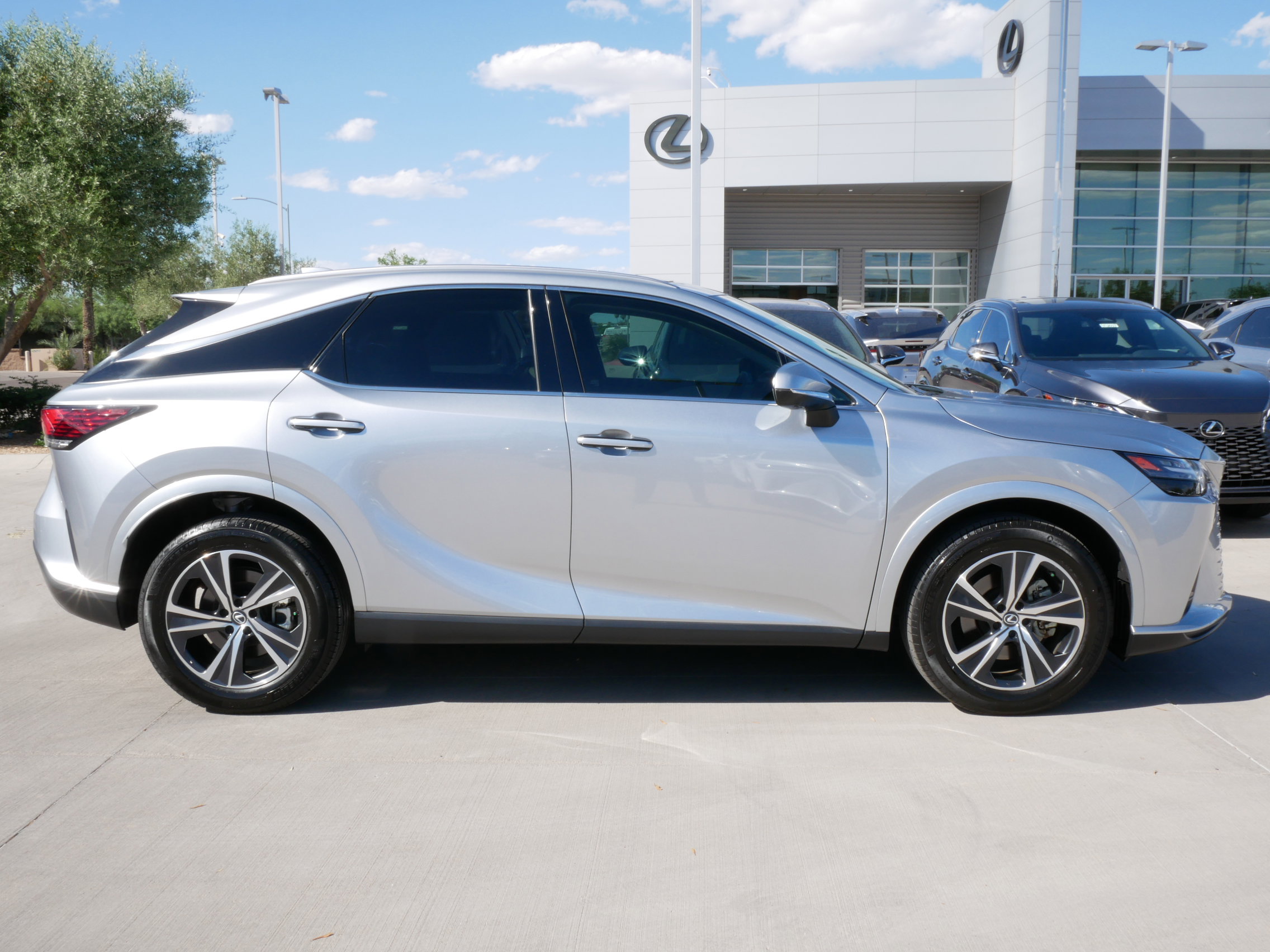Used 2024 Lexus RX 350h w/ Convenience Package image 13