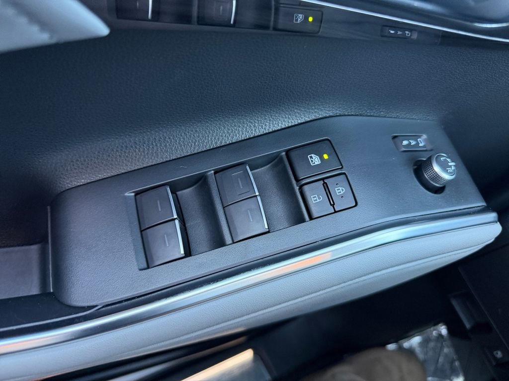 Used 2023 Toyota Highlander Platinum image 34