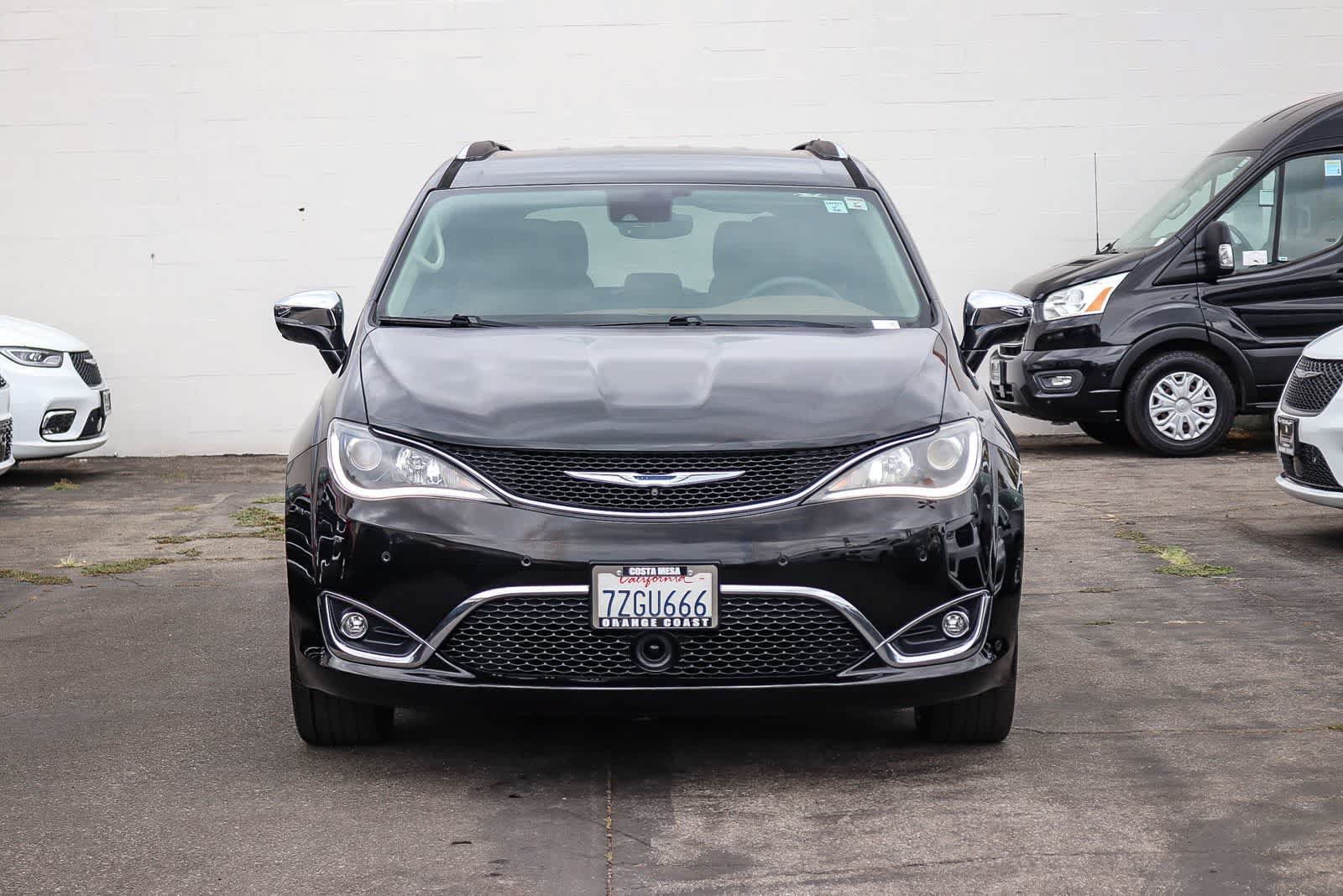 Used 2017 Chrysler Pacifica Limited FWD image 2