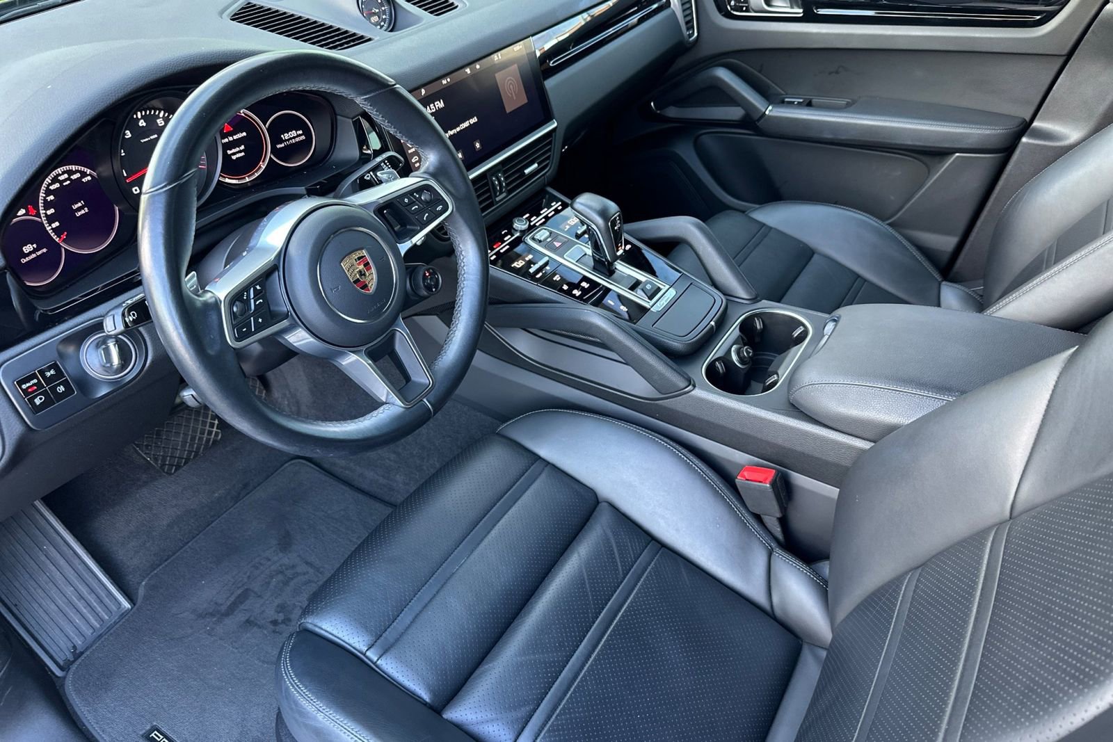 Used 2021 Porsche Cayenne image 4