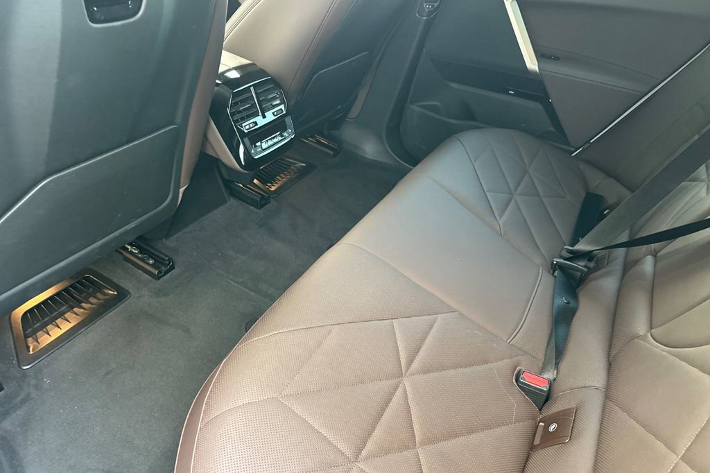 Used 2024 BMW iX xDrive50 w/ Premium Package image 12