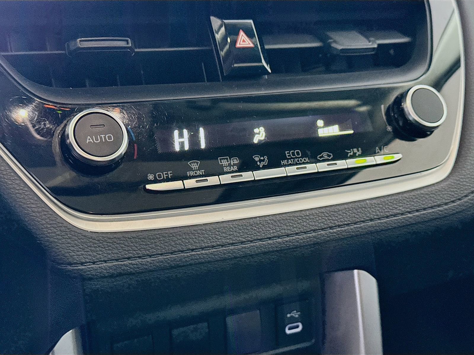 Used 2023 Toyota Corolla Cross LE w/ Moonroof Package image 13