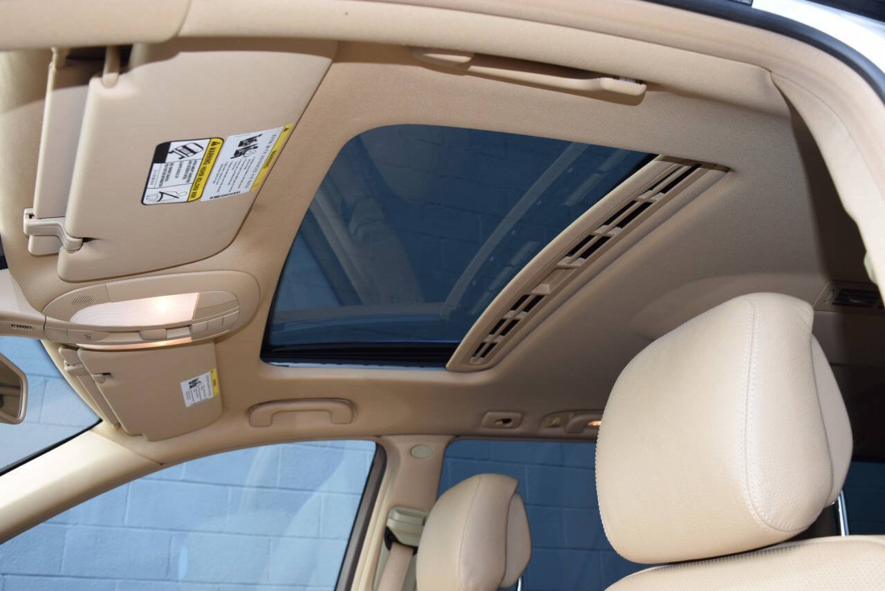 Used 2011 Mercedes-Benz GL 550 4MATIC image 33