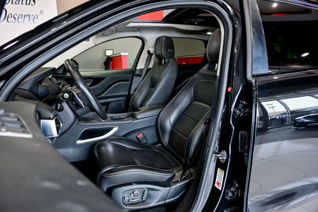 Used 2019 Jaguar F-PACE R-Sport image 14