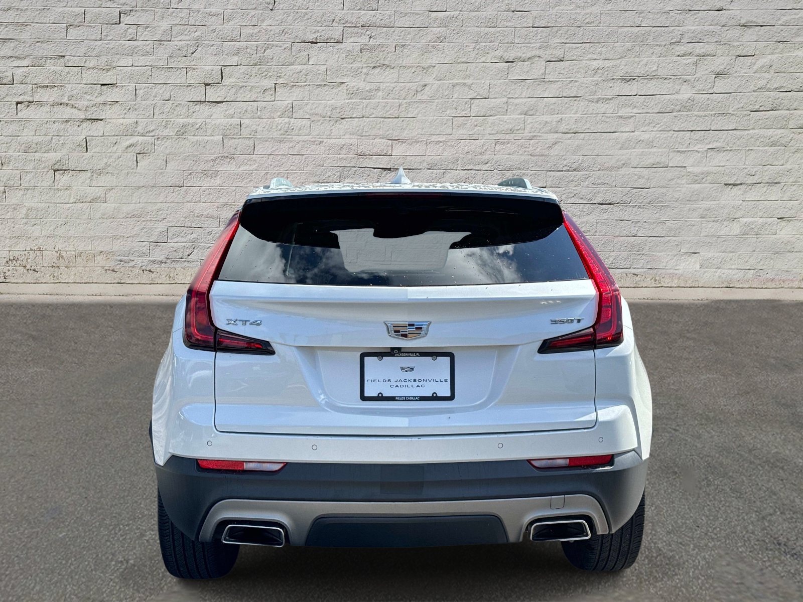 Used 2021 Cadillac XT4 Premium Luxury w/ Cold Weather Package FWD image 4