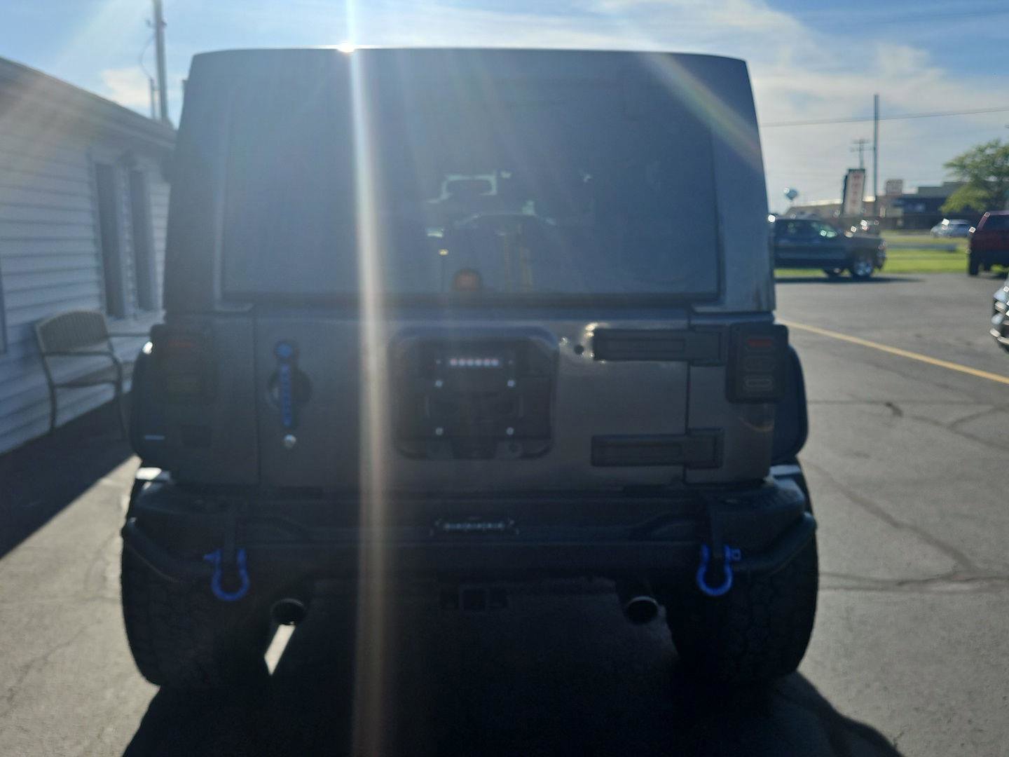 Used 2016 Jeep Wrangler Unlimited Rubicon w/ Connectivity Group AWD/4WD image 5