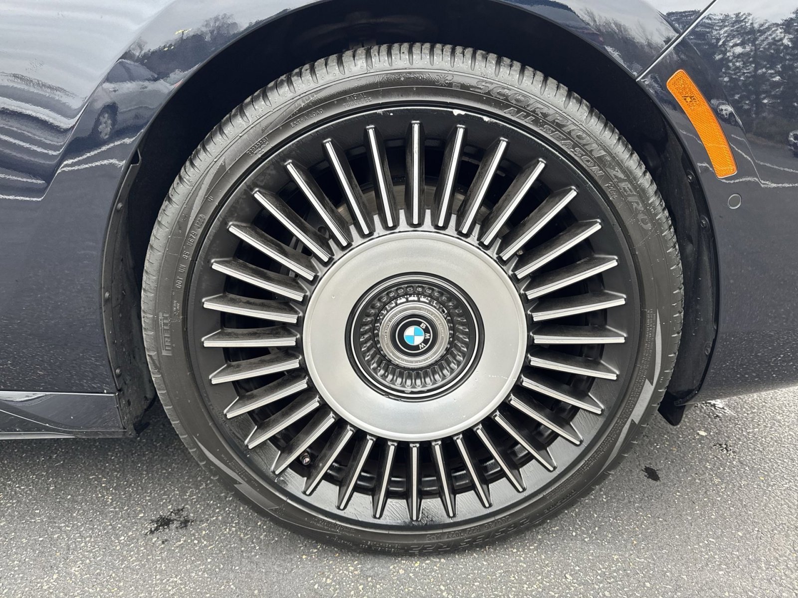 Used 2023 BMW 760i xDrive image 2