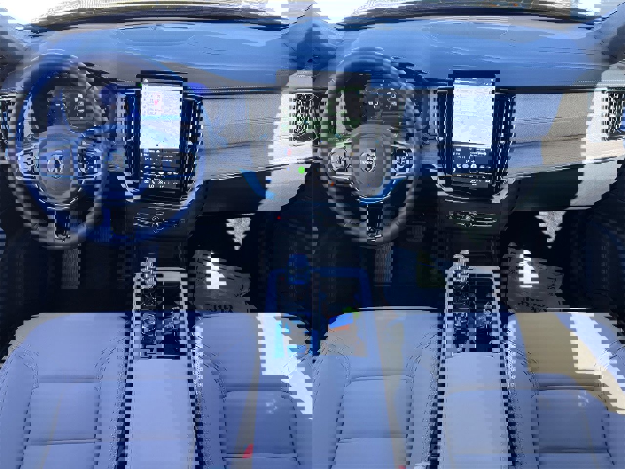 Used 2025 Volvo XC90 T8 Core image 8