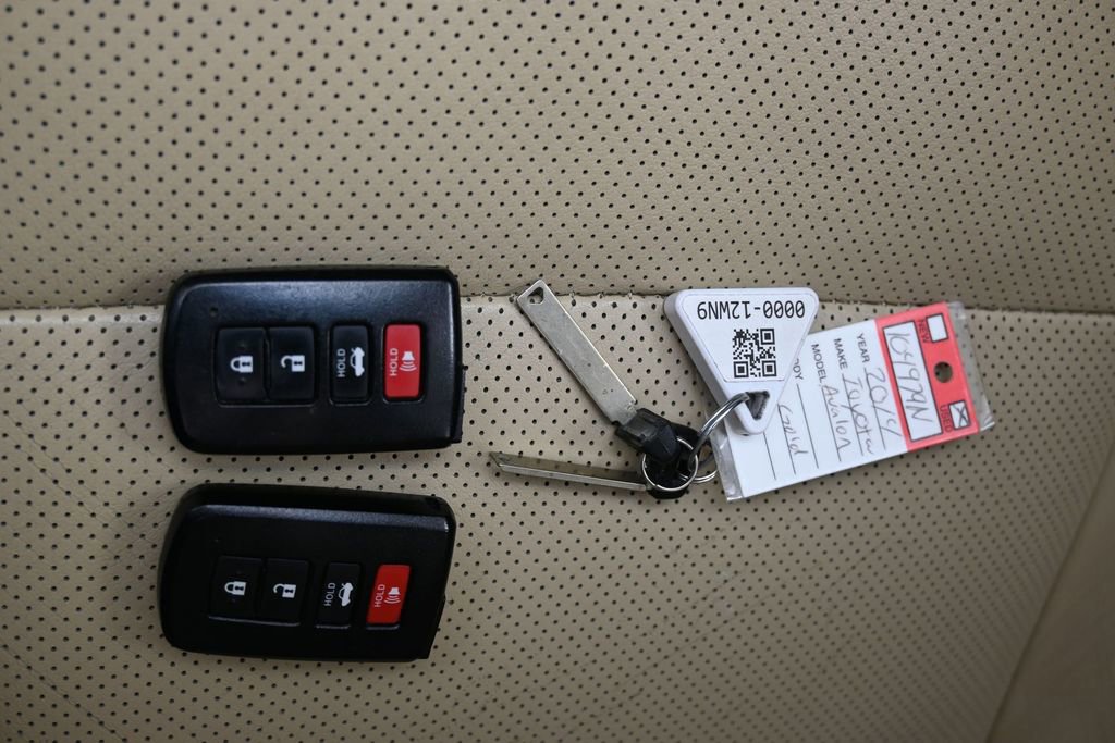 Used 2014 Toyota Avalon Limited image 29