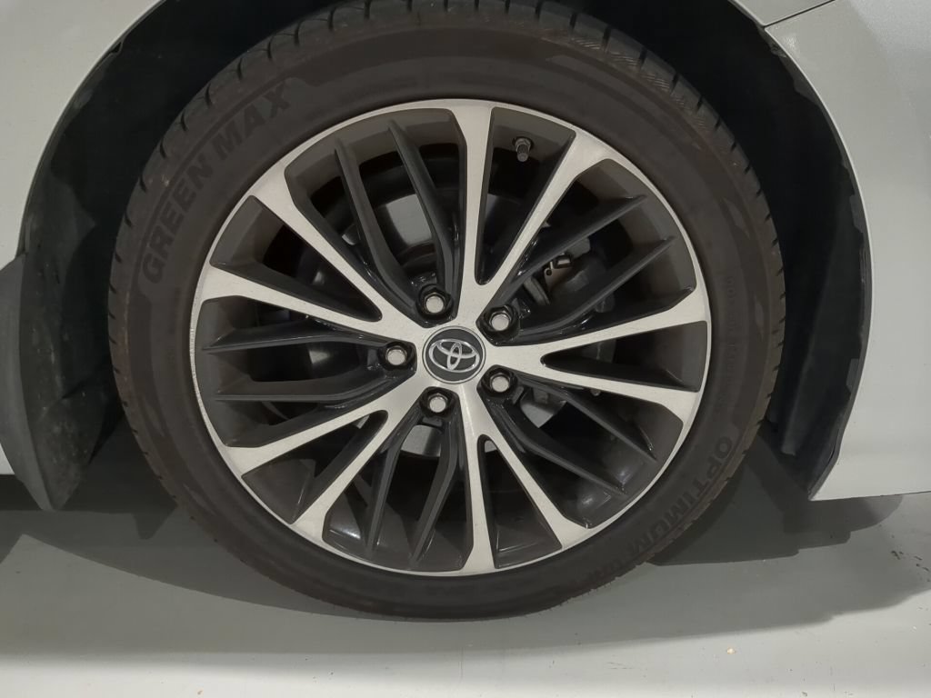 Used 2019 Toyota Camry SE FWD image 6