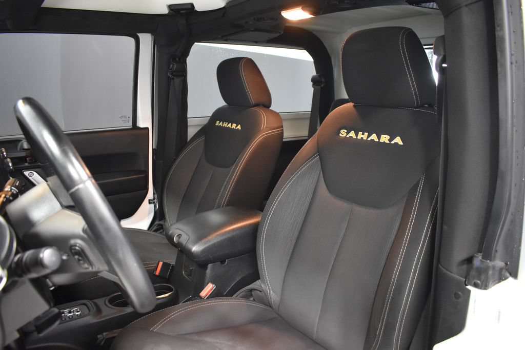 Used 2015 Jeep Wrangler Sahara w/ Connectivity Group AWD/4WD image 5