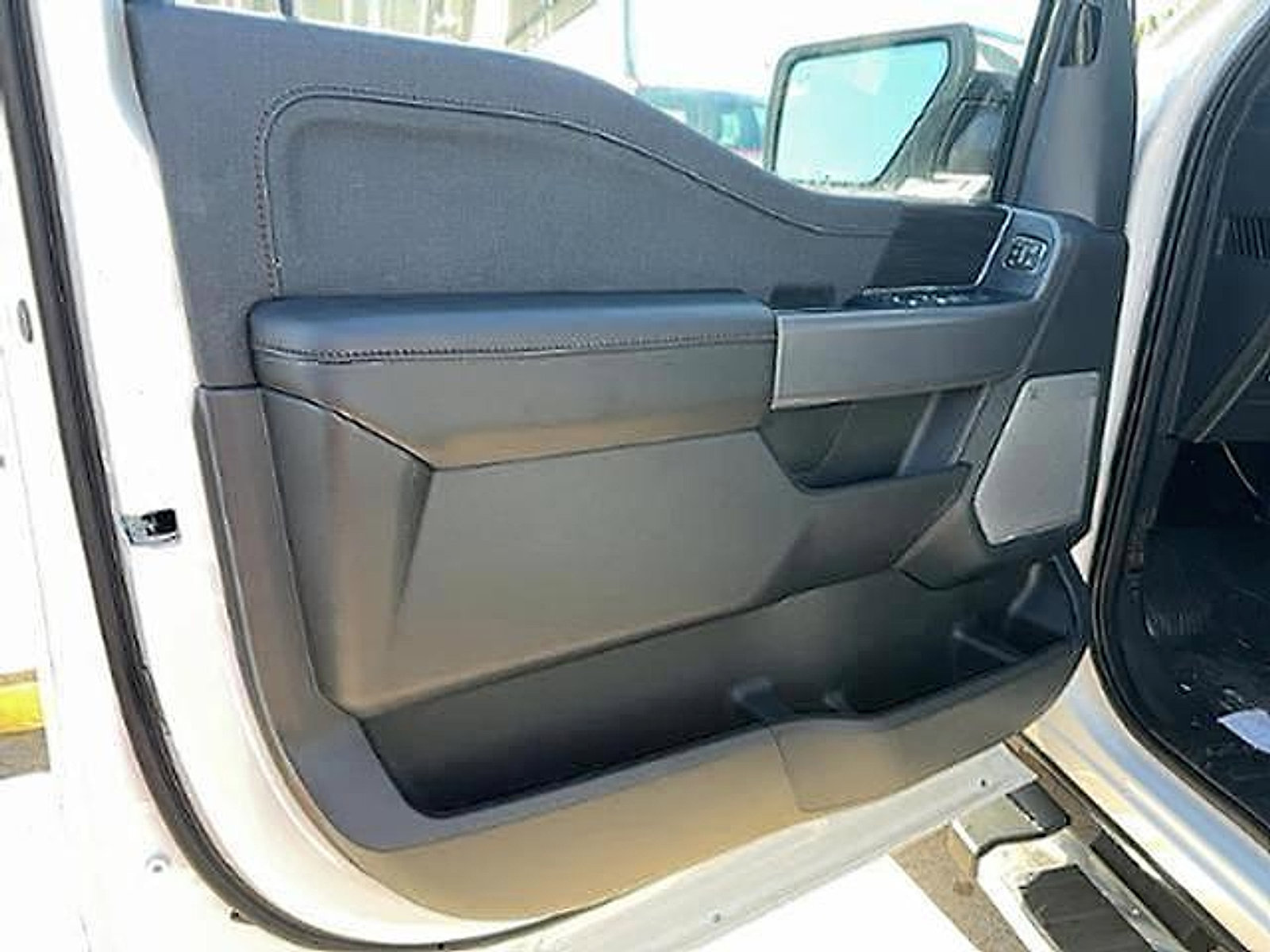 New 2025 Ford F150 Lariat w/ Equipment Group 502A High AWD/4WD image 11